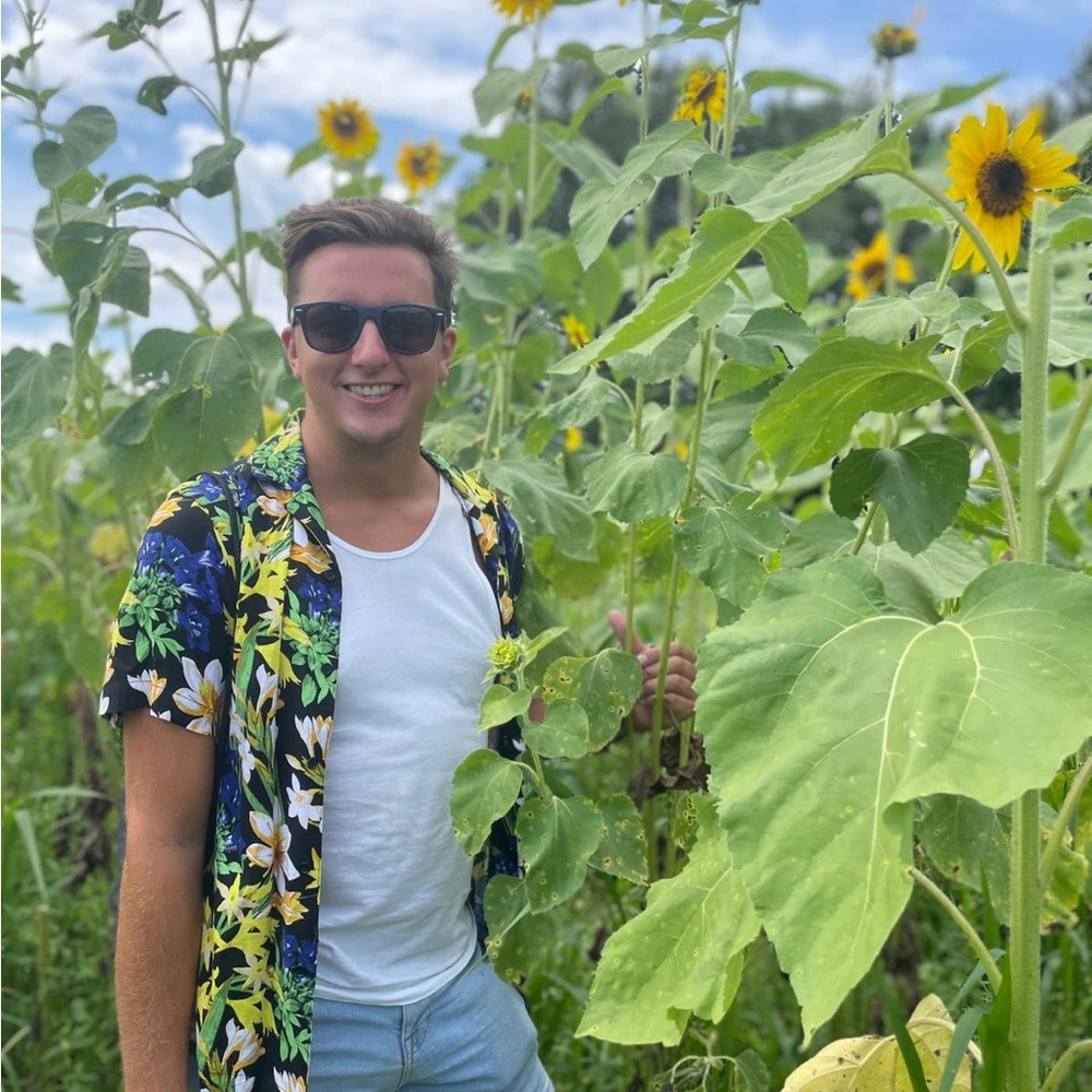 Meet your Posher, Tom